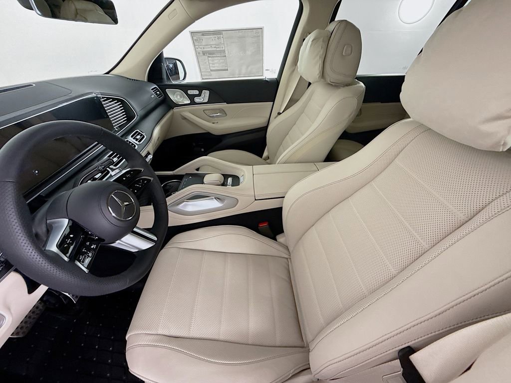 New 2026 MANUFAKTUR Moonlight White Metallic Mercedes-Benz GLS 580 image 39
