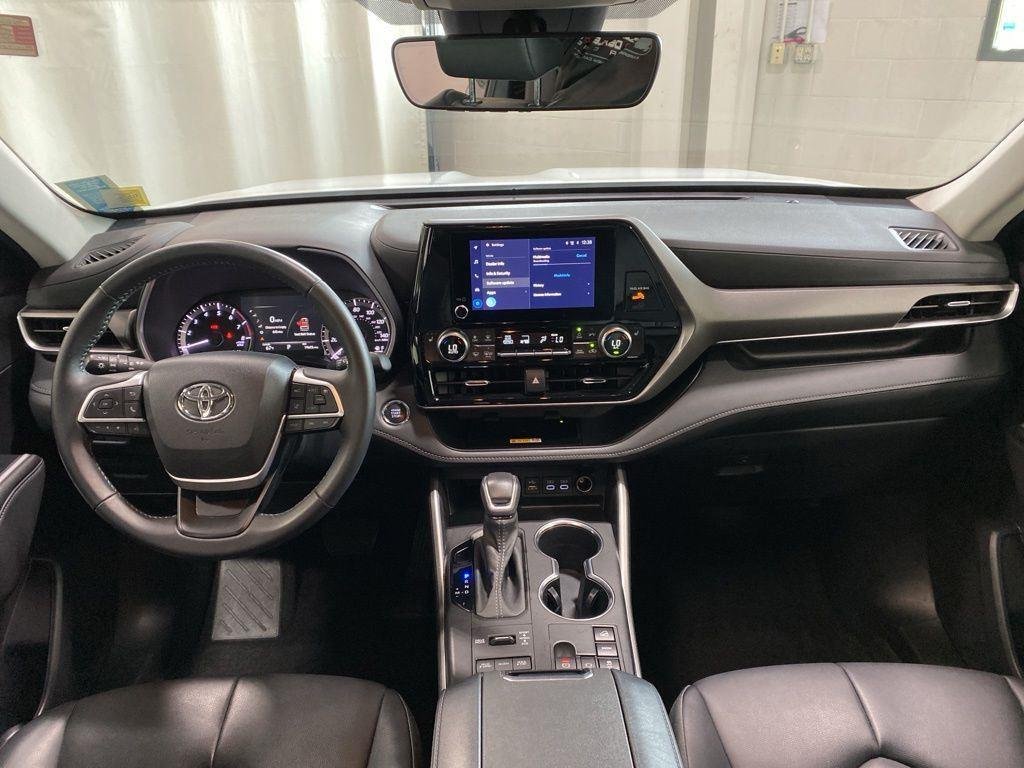 Used 2023 Pearl Toyota XLE image 8