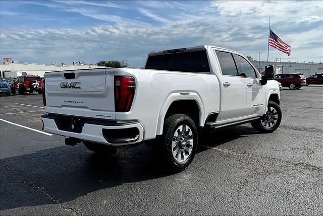 Used 2024 White GMC Denali Ultimate image 4