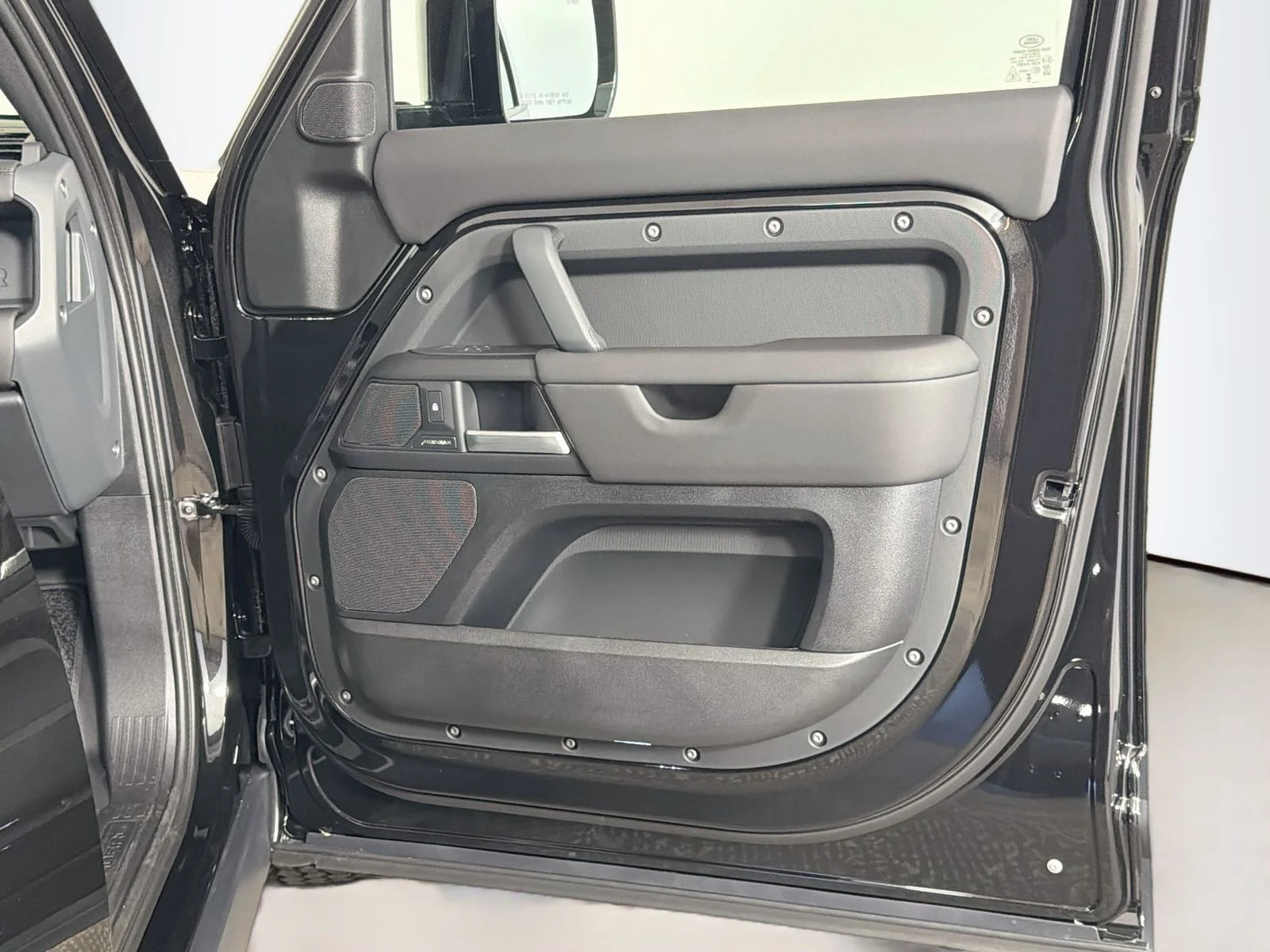 New 2026 Santorini Black Land Rover S image 33