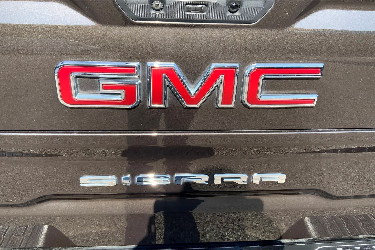 Used 2021 Brownstone Metallic GMC SLT image 31