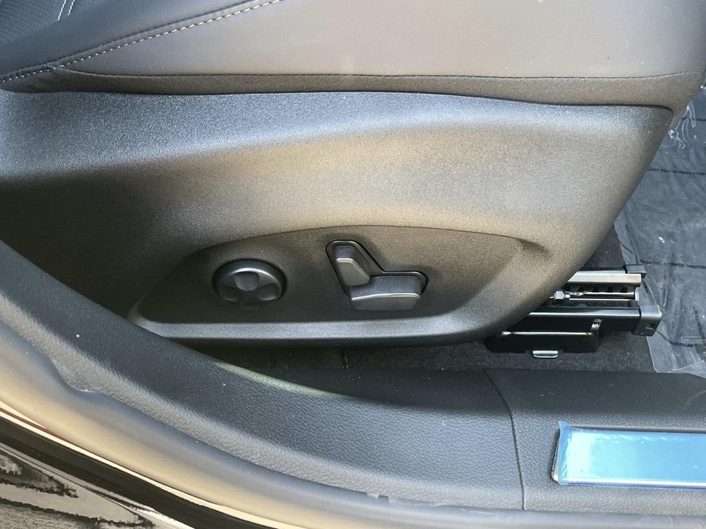 Used 2025 Black Alfa Romeo Base image 27