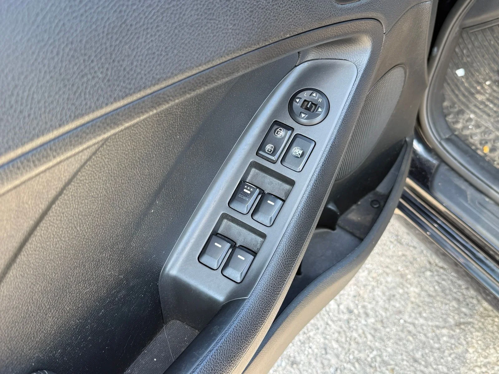 Used 2018 Black Kia LX image 11