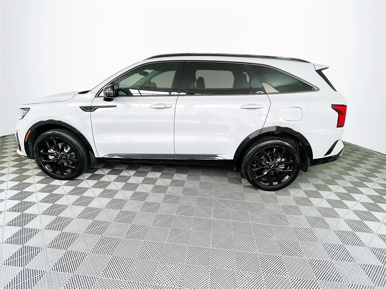 Used 2023 Wolf Gray Kia SX image 4