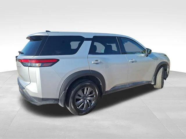 Used 2025 Silver Nissan S image 8