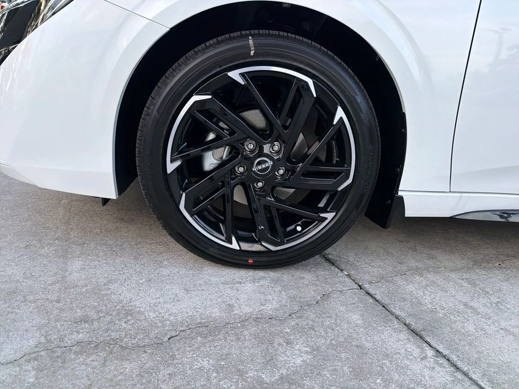 New 2026 Aspen White TriCoat / Super Black Two-tone Nissan SR image 12