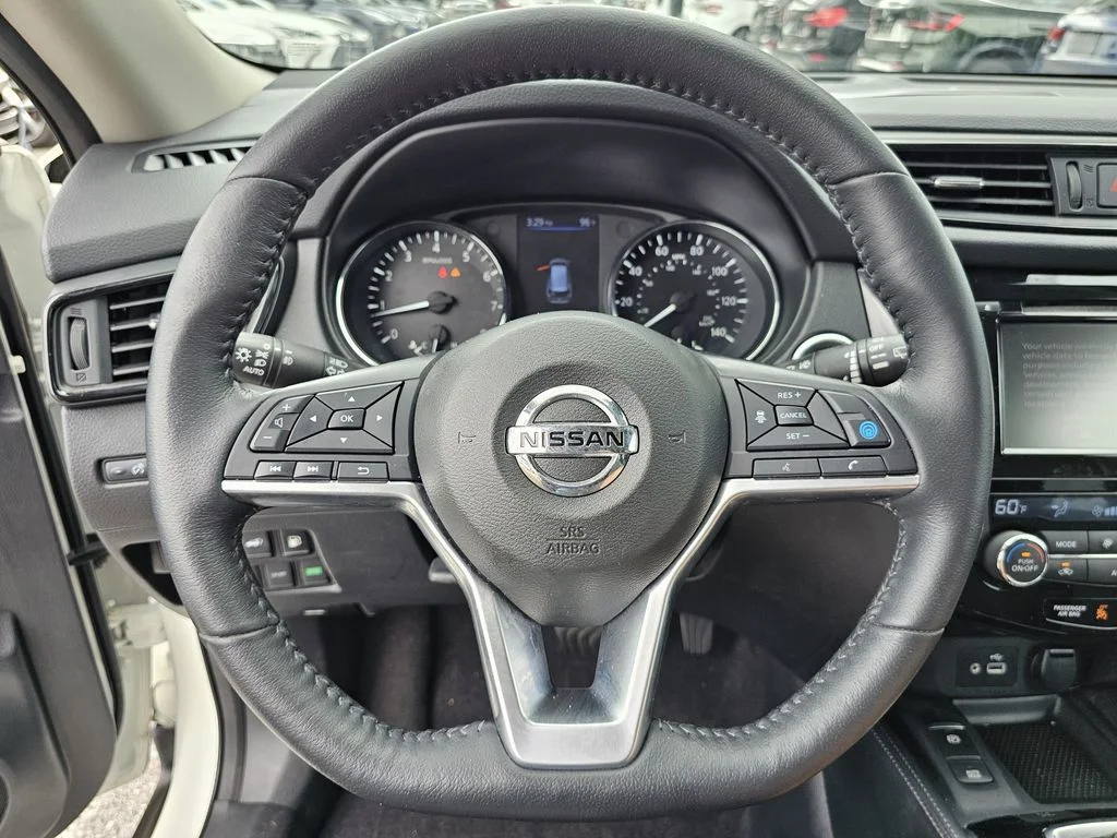 Used 2020 White Nissan SL image 25
