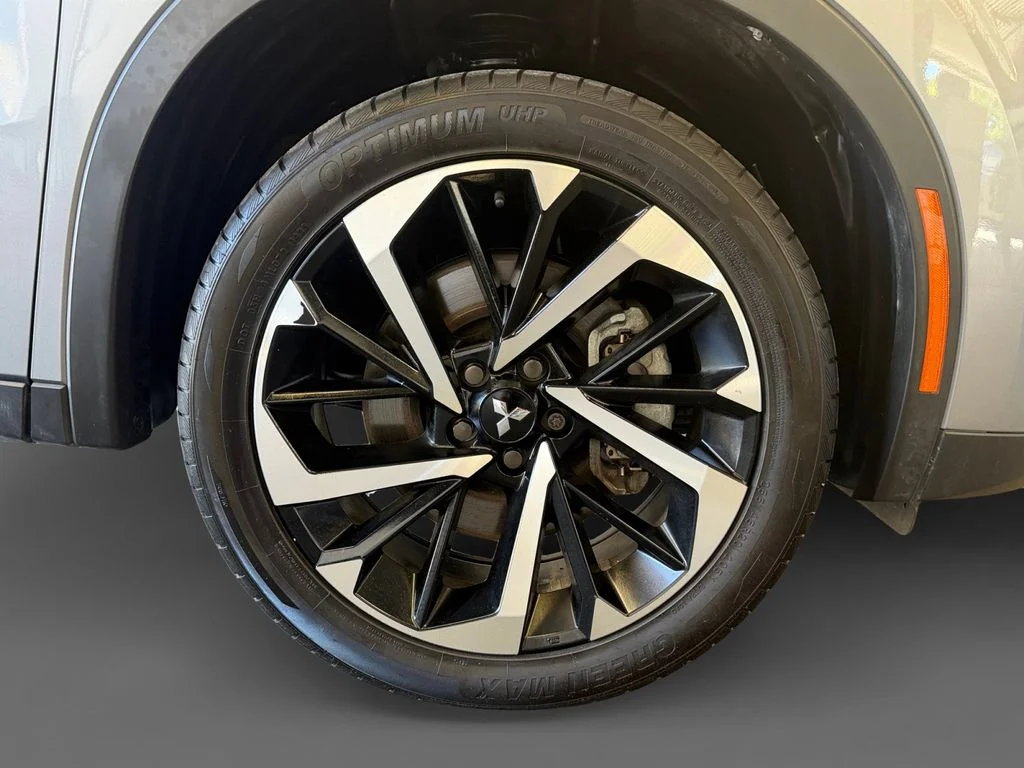 Used 2022 Gray Mitsubishi SE image 9