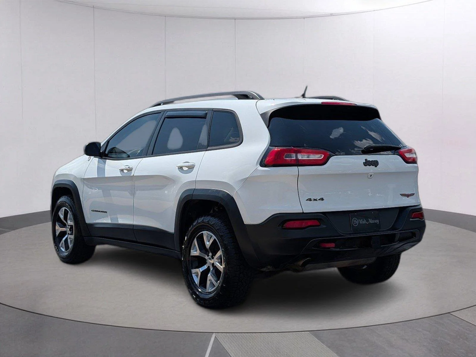 Used 2015 Bright White Clearcoat Jeep Trailhawk image 3
