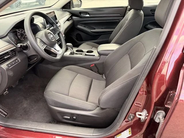 Used 2025 Red Nissan 2.5 SV image 9