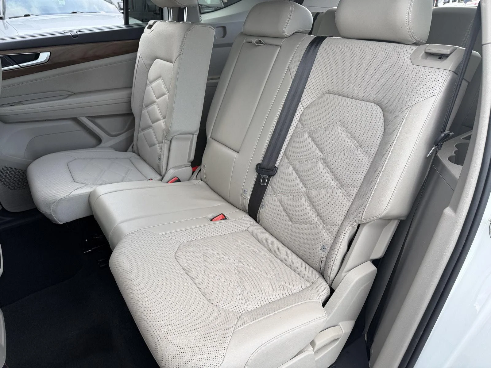 Used 2024 Pure White Volkswagen 2.0T SE w/Technology image 19