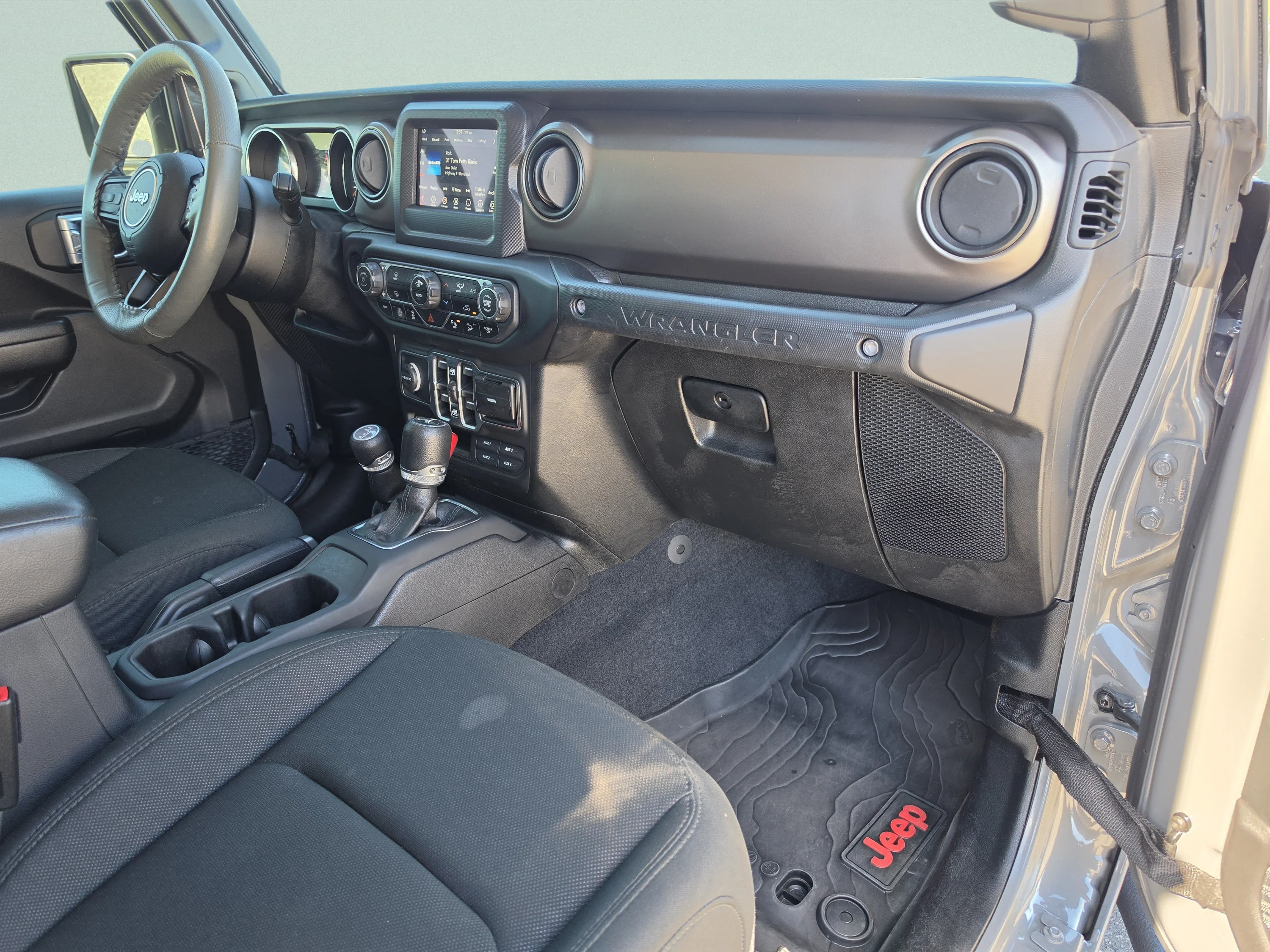 Used 2020 Sting-Gray Clearcoat Jeep Sport S image 19