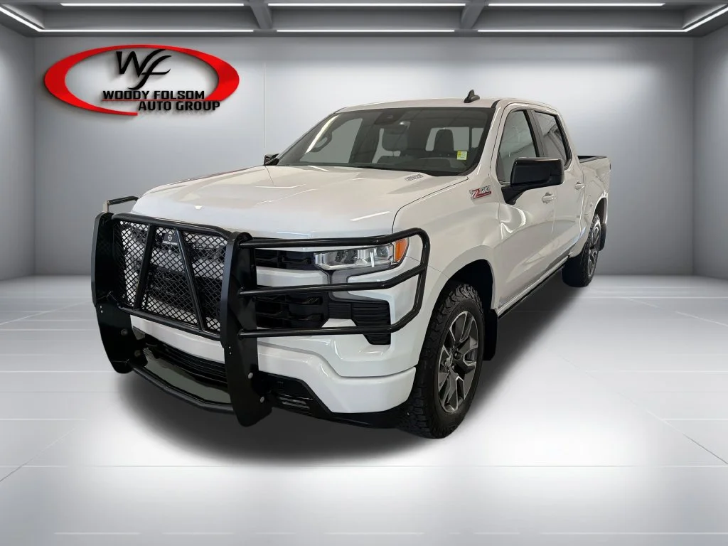 Used 2023 White Chevrolet RST image 3