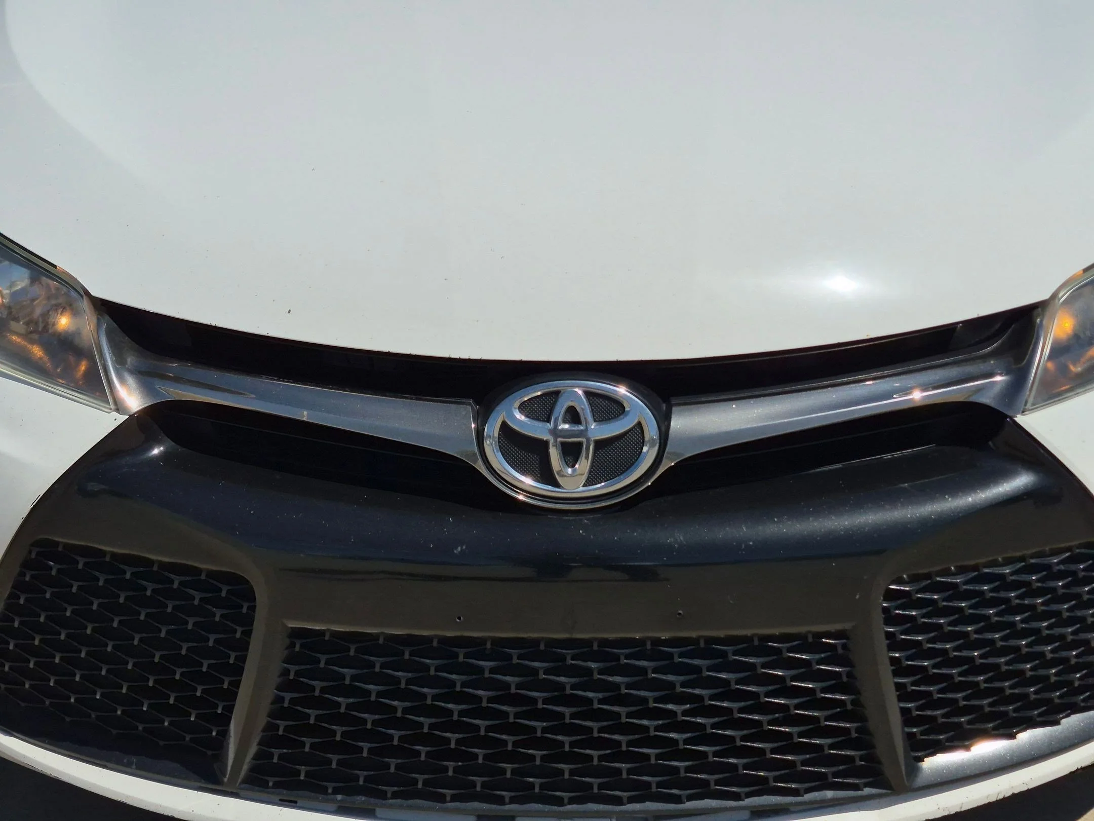 Used 2017 Super White Toyota SE image 9