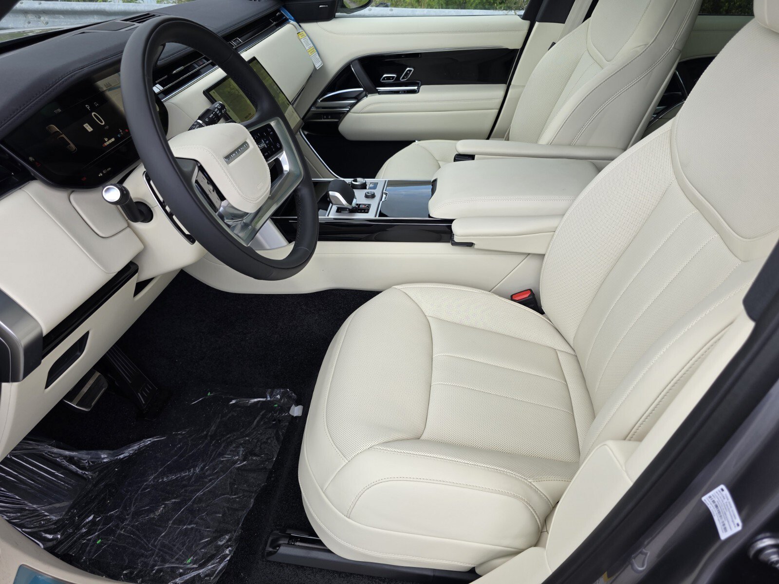 New 2027 Eiger Grey Land Rover P400 SE image 10