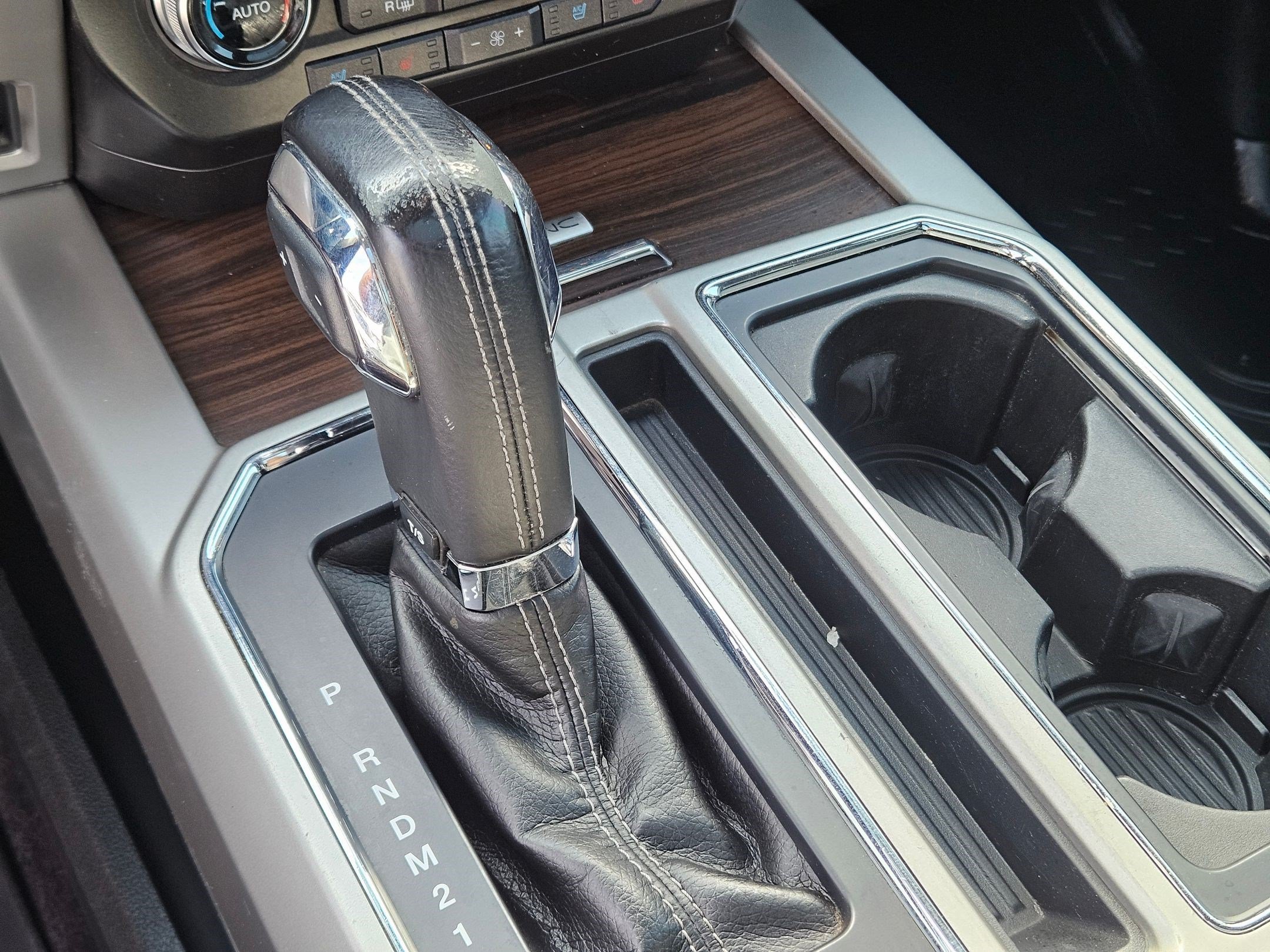 Used 2015 Magnetic Metallic Ford Lariat image 26