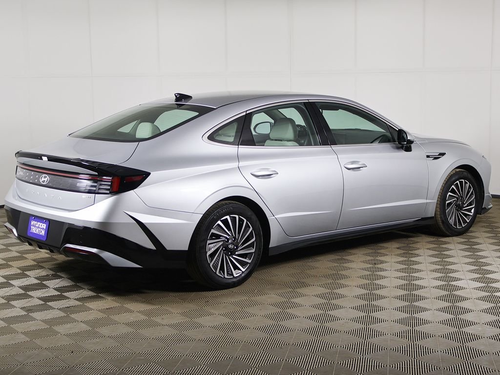 Certified Used 2024 Silver Hyundai SEL image 9