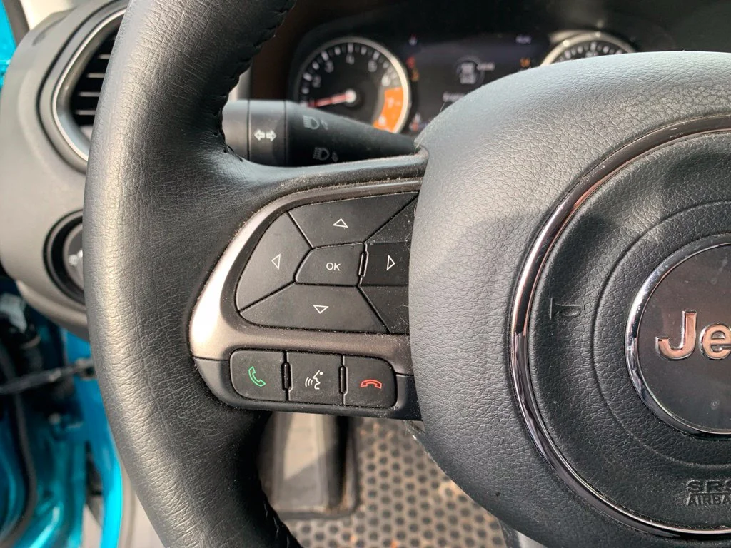 Used 2022 Bikini Metallic Clearcoat Jeep Latitude image 13