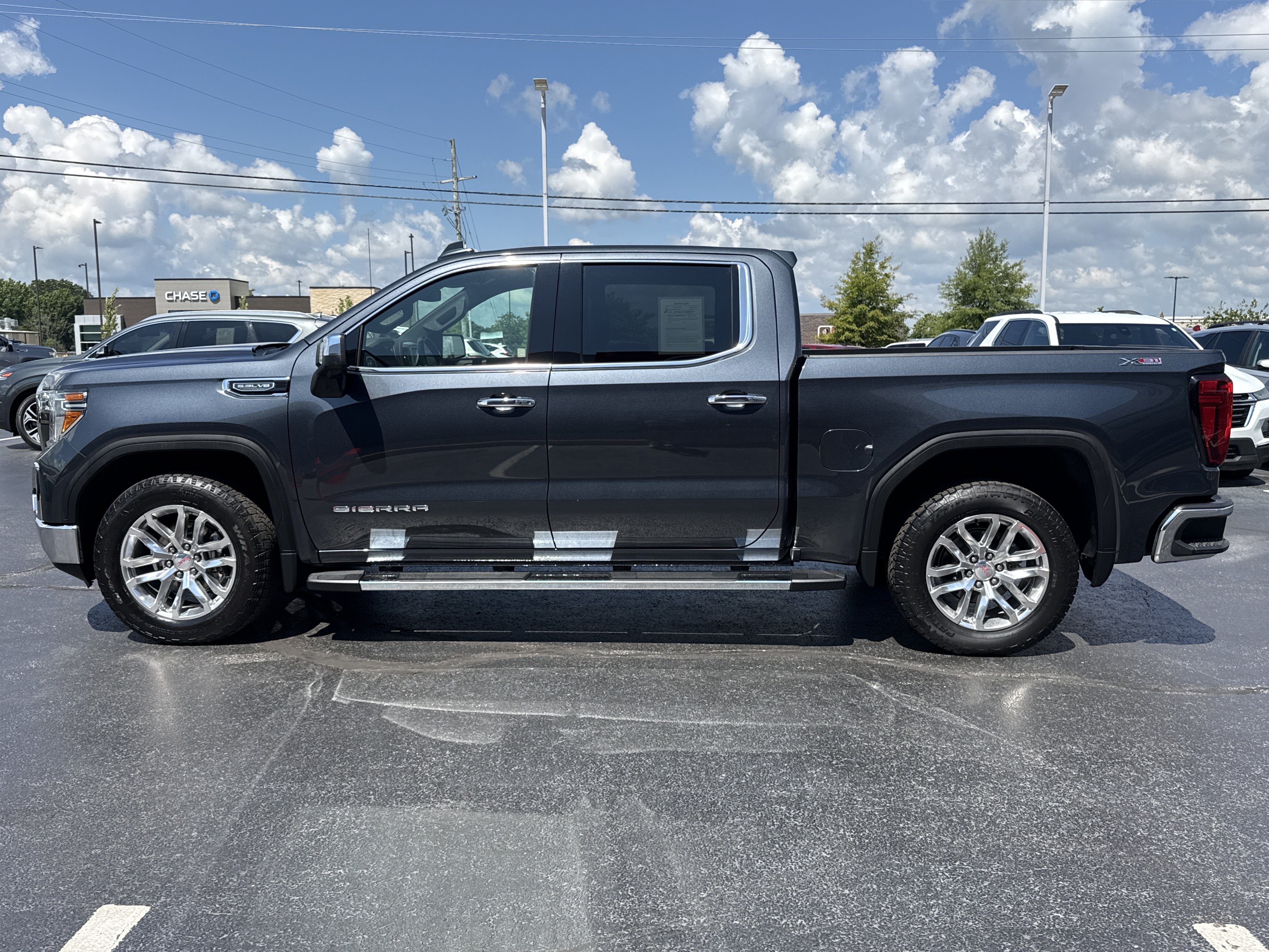Used 2022 Dark Sky Metallic GMC SLT 4WD image 11