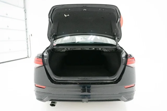 Used 2025 Super Black Nissan SR image 9