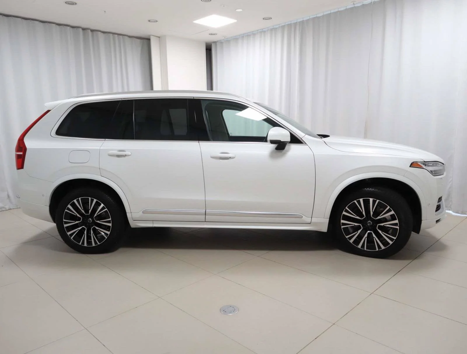 Used 2025 White Volvo Plus image 6