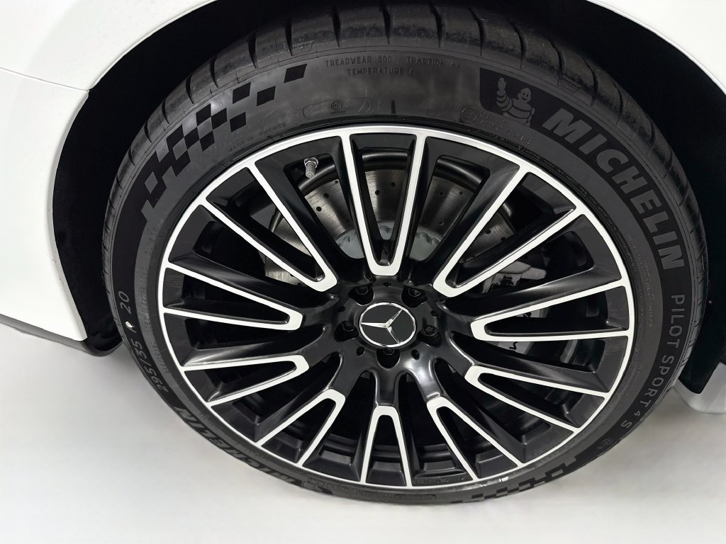 New 2027 MANUFAKTUR Moonlight White Magno Mercedes-Benz E 53 AMG® image 33