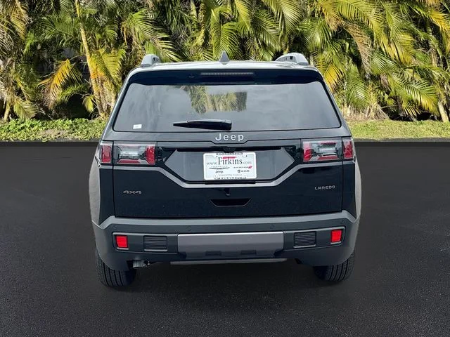 New 2026 Diamond Black Crystal Pearlcoat Jeep Laredo image 5