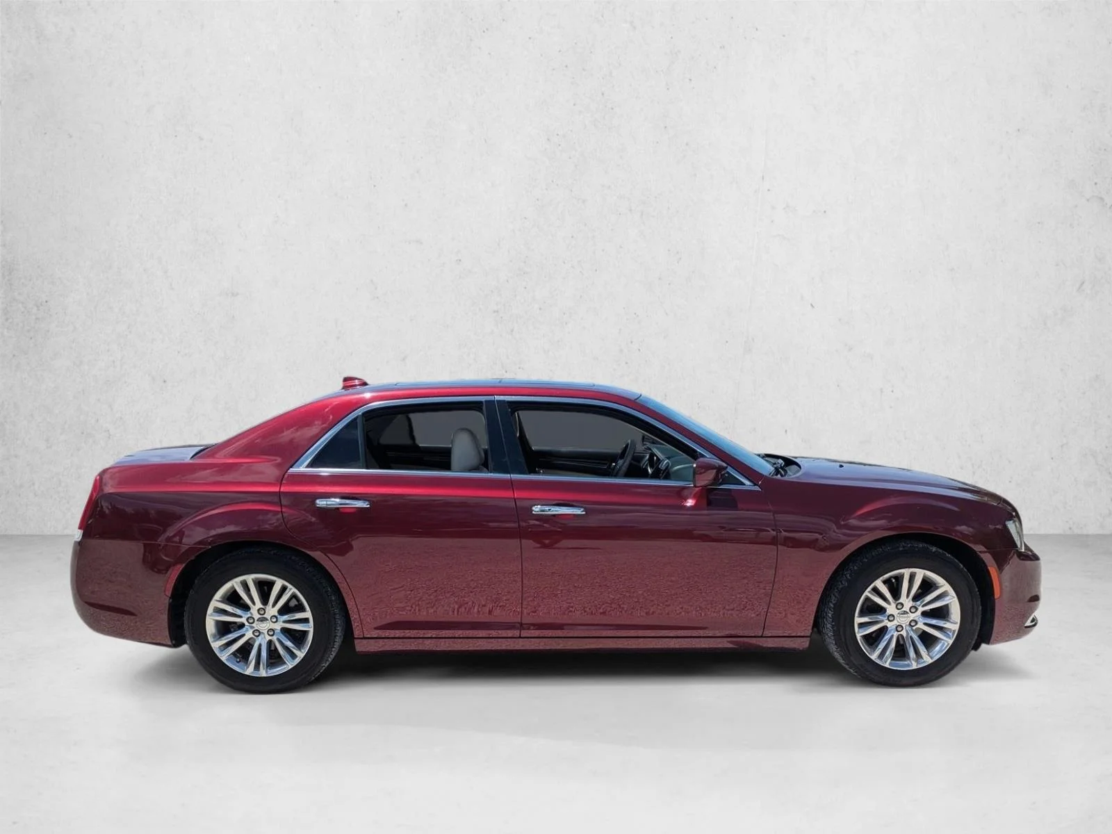 Used 2018 Velvet Red Pearlcoat Chrysler Touring L image 2
