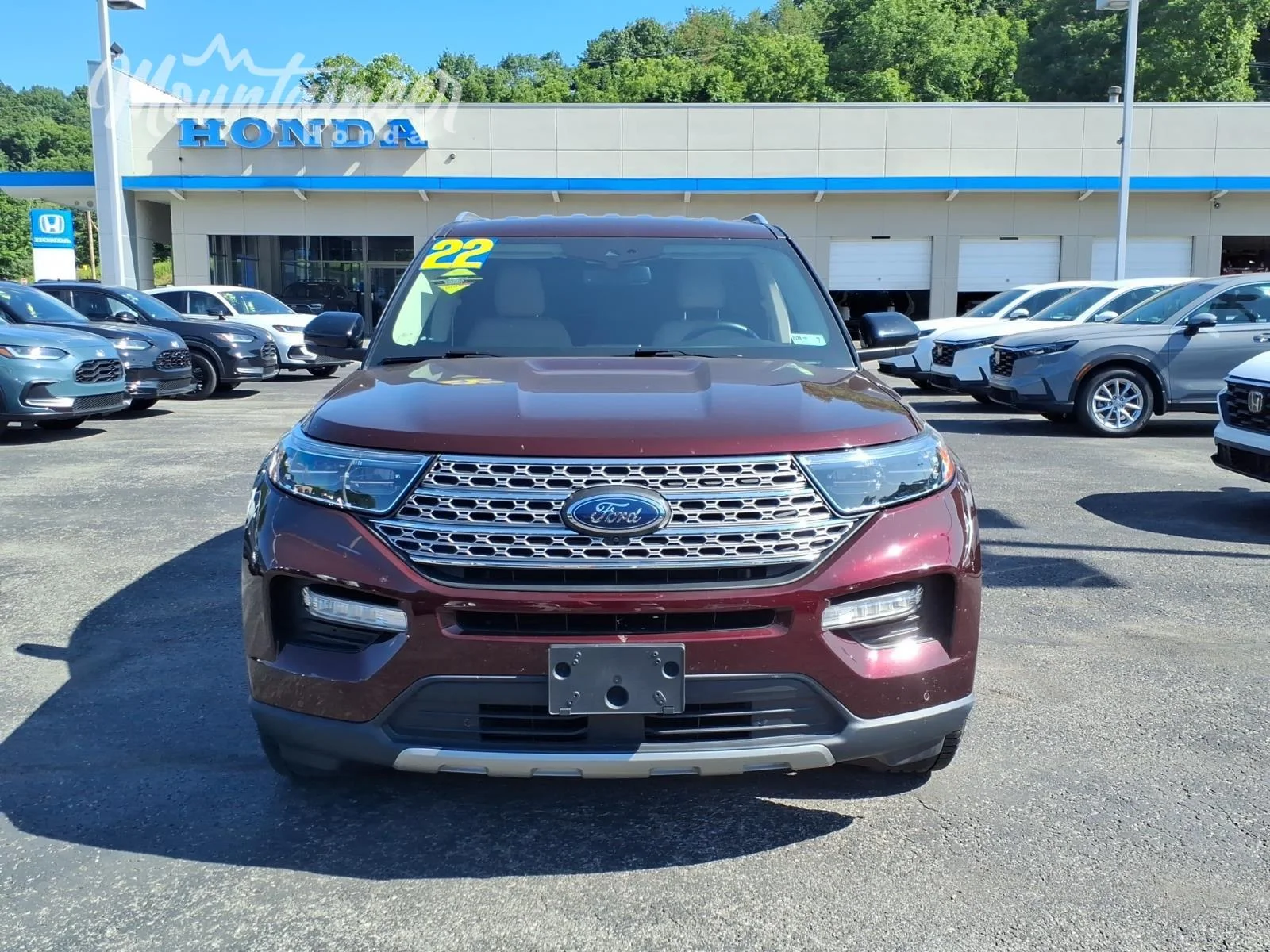 Used 2022 Burgundy Velvet Metallic Tinted Clearcoat Ford Limited image 2
