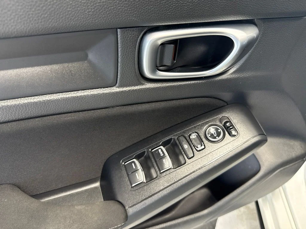 Used 2023 White Honda LX image 18
