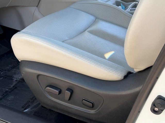 Used 2022 White Nissan SL image 41