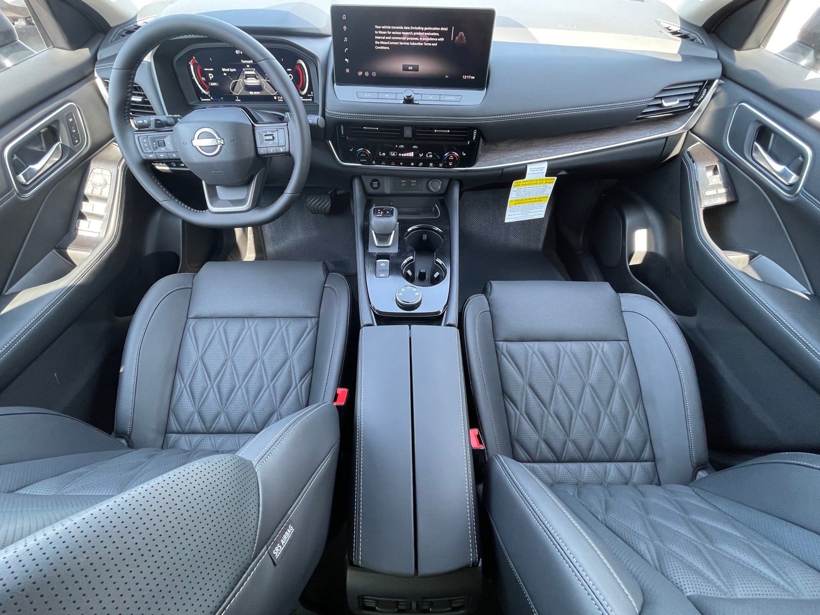 New 2026 Champagne Silver Metallic / Super Black Two-tone Nissan Platinum image 11