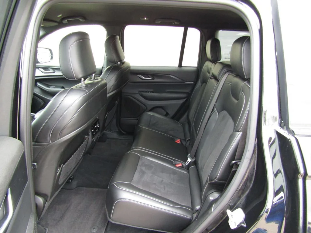 Used 2025 Diamond Black Jeep Altitude image 30