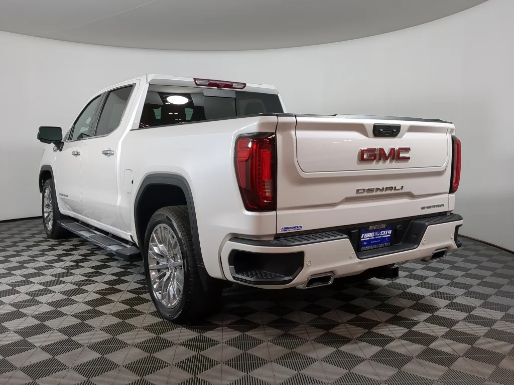 Used 2022 White GMC Denali image 7