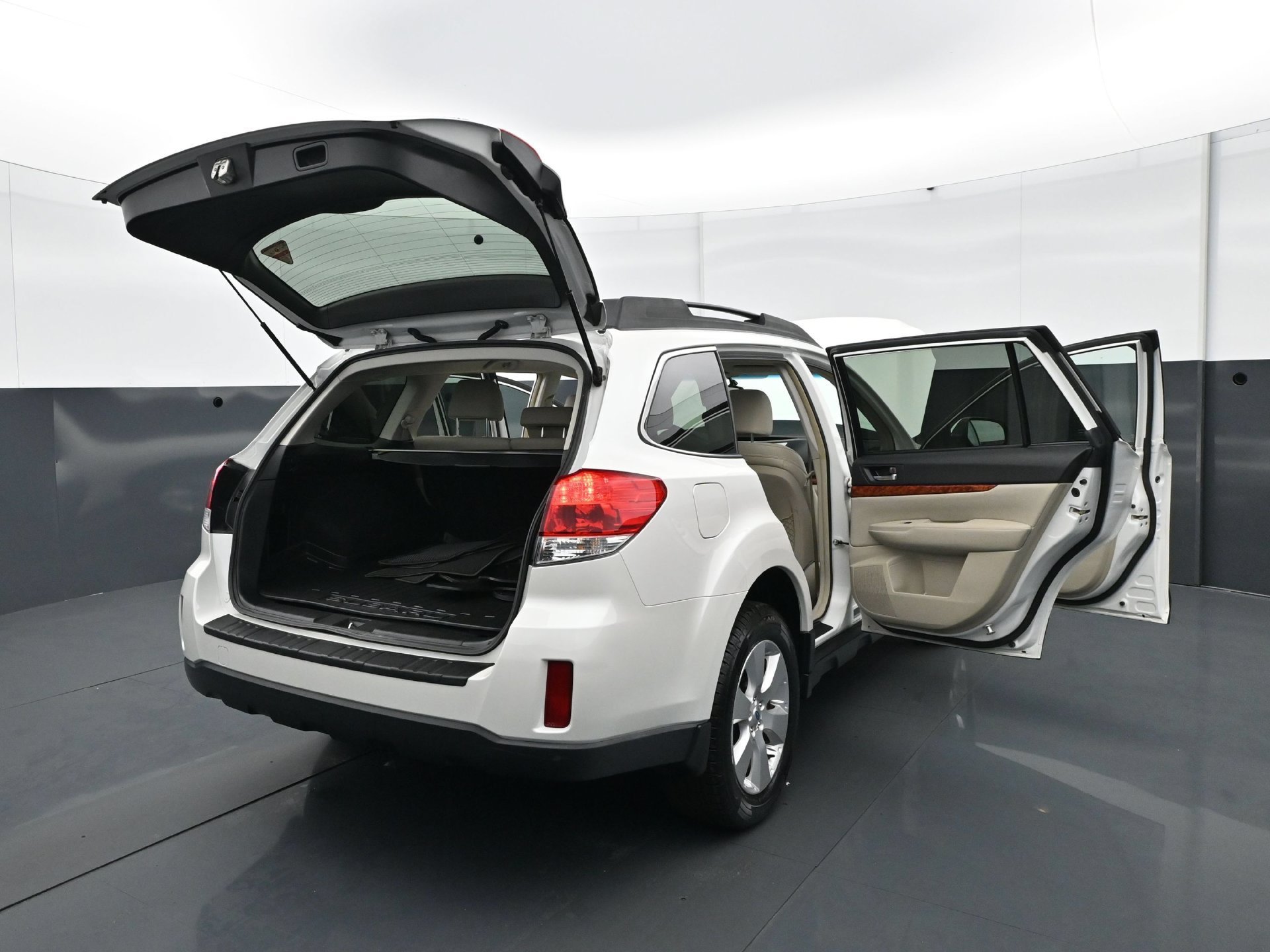 Used 2012 Satin White Pearl Subaru 2.5i image 33