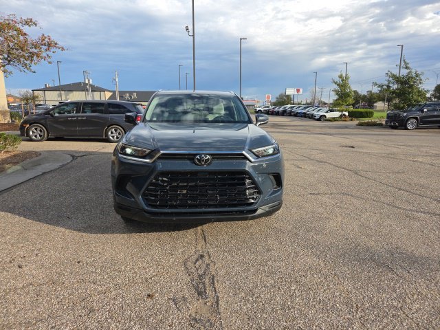 Used 2024 White Toyota XLE image 4