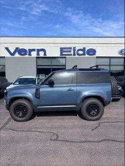 2023 Land Rover Defender S's photo