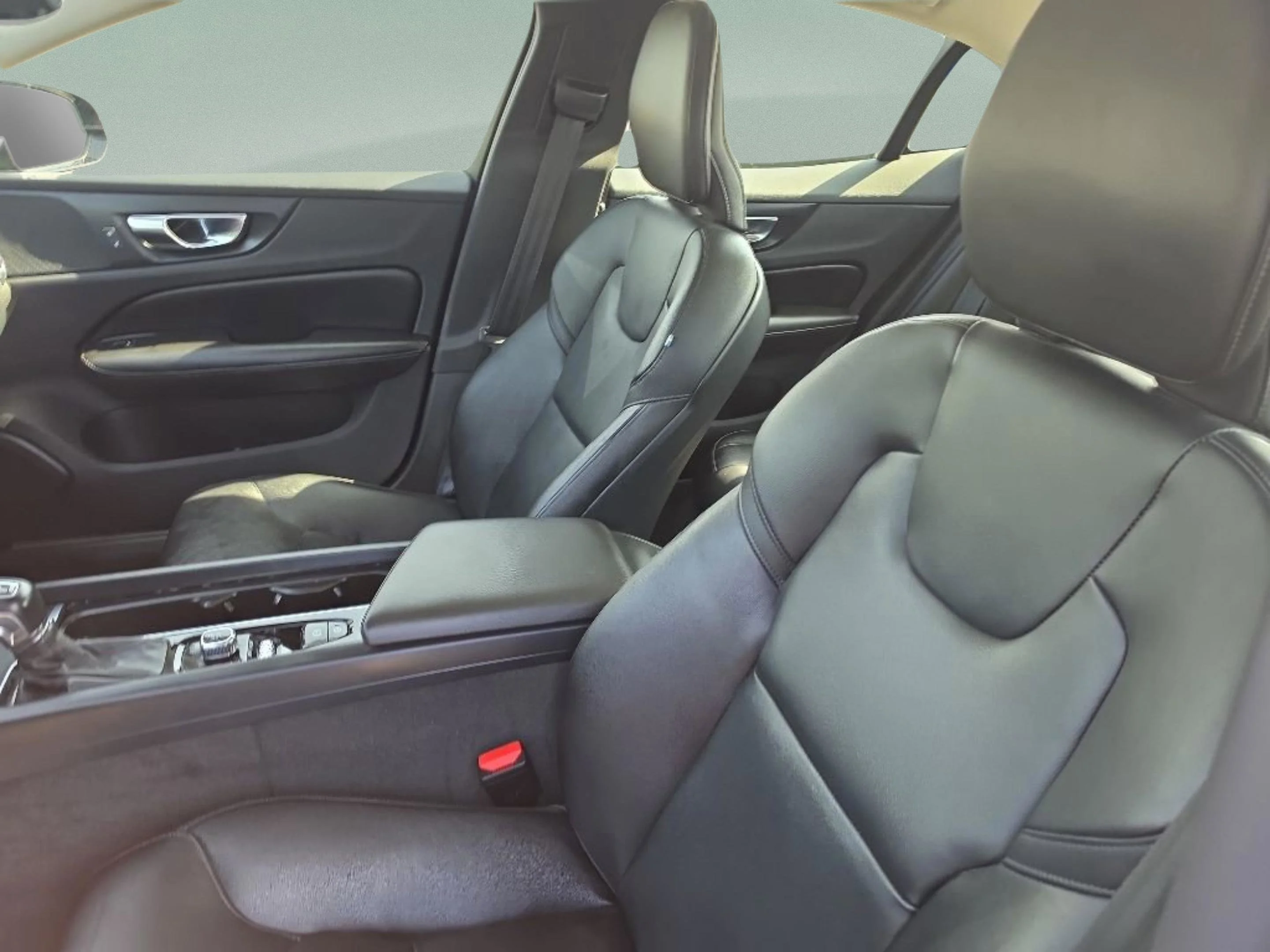 Used 2020 Black Volvo Momentum image 20