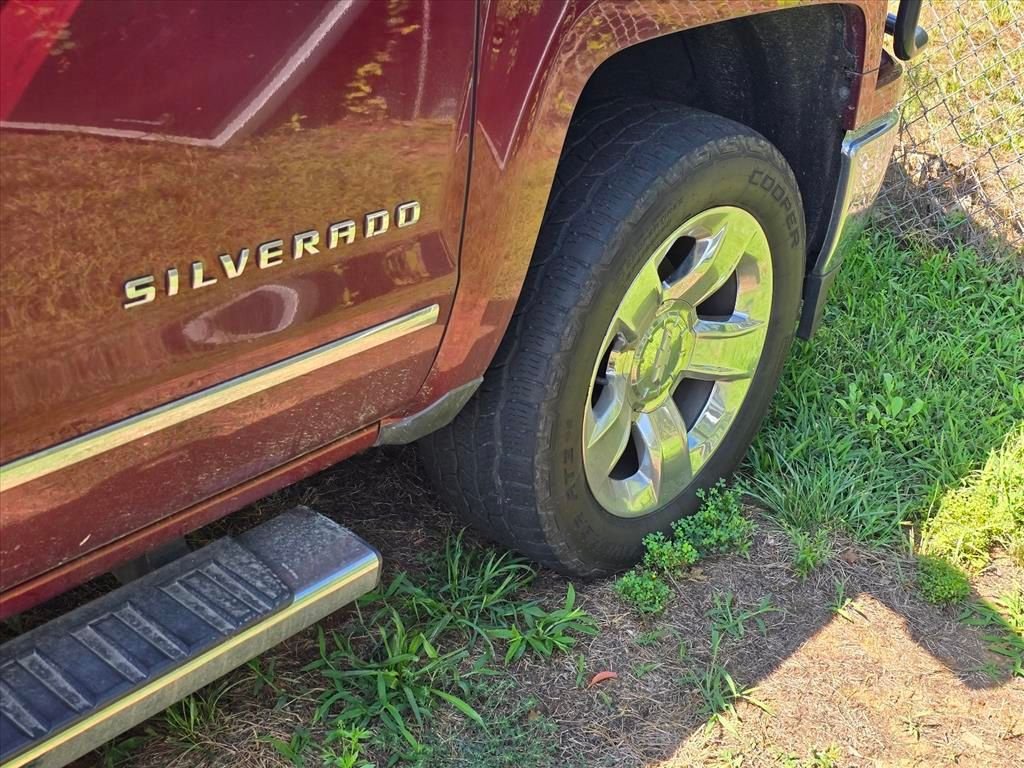 Used 2015 Red Chevrolet LTZ image 20