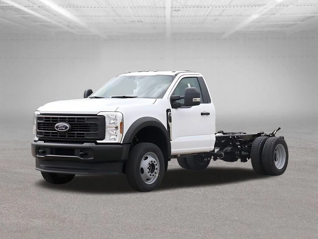 New 2025 Oxford White Ford F-550® XL image 3