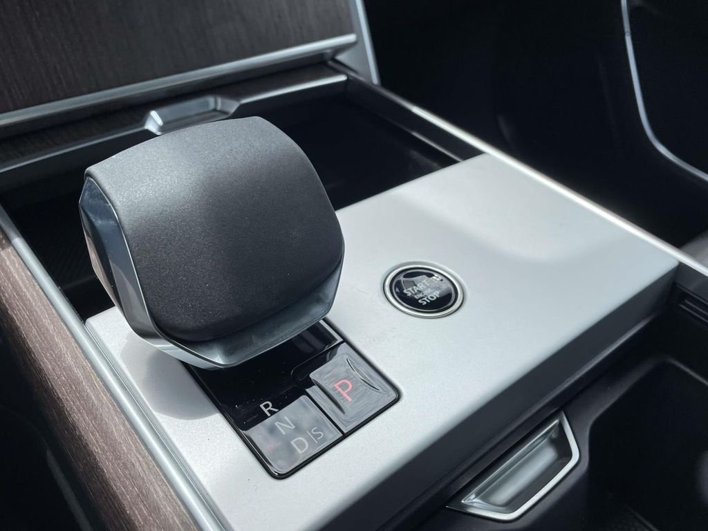 New 2026 Fuji White Land Rover SE image 29