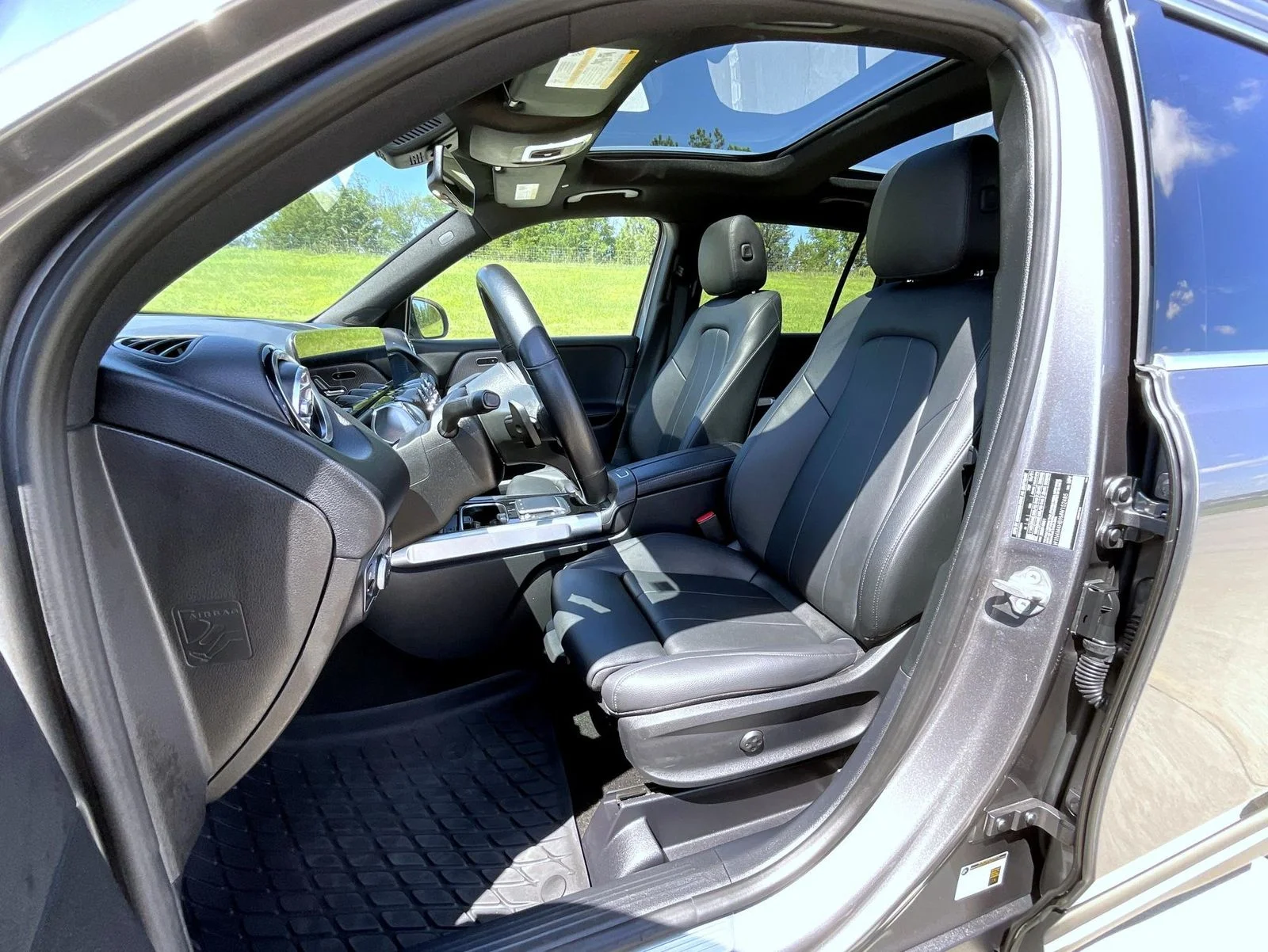 Used 2021 Gray Mercedes-Benz GLB 250 image 10