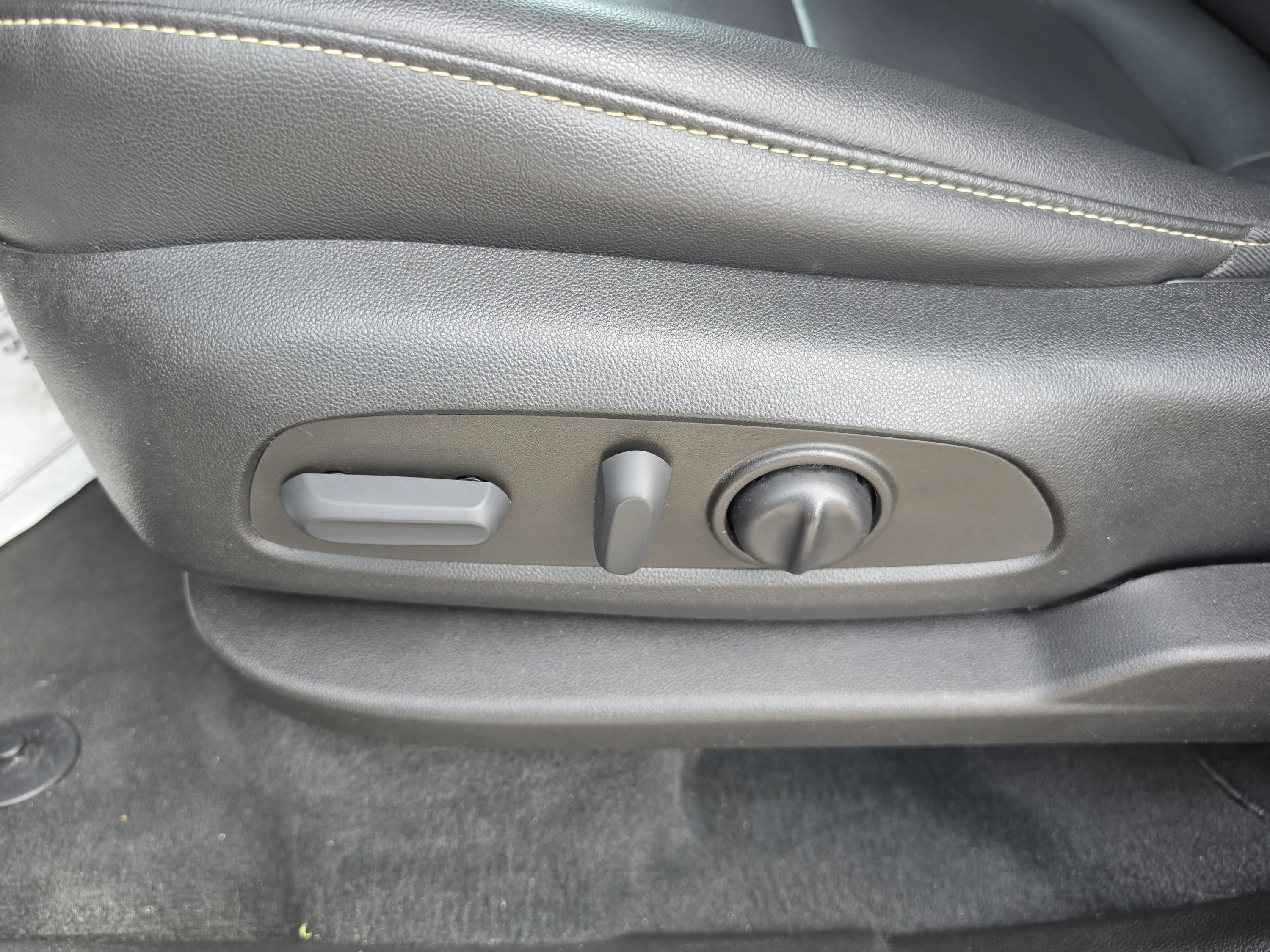 Used 2022 Black Cherry Metallic Chevrolet LT Leather image 27