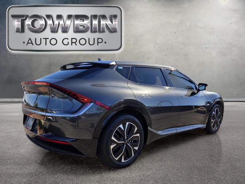 Used 2023 Gray KIA WIND RWD image 5