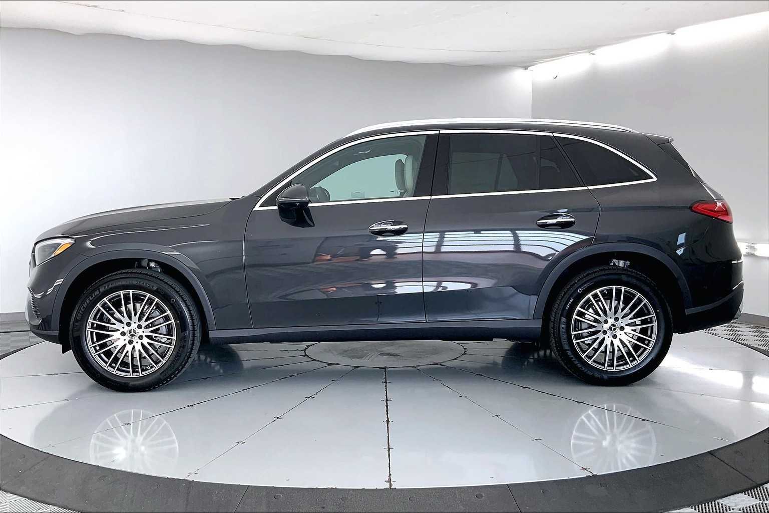 New 2026 Graphite Grey Metallic Mercedes-Benz GLC 300 image 3