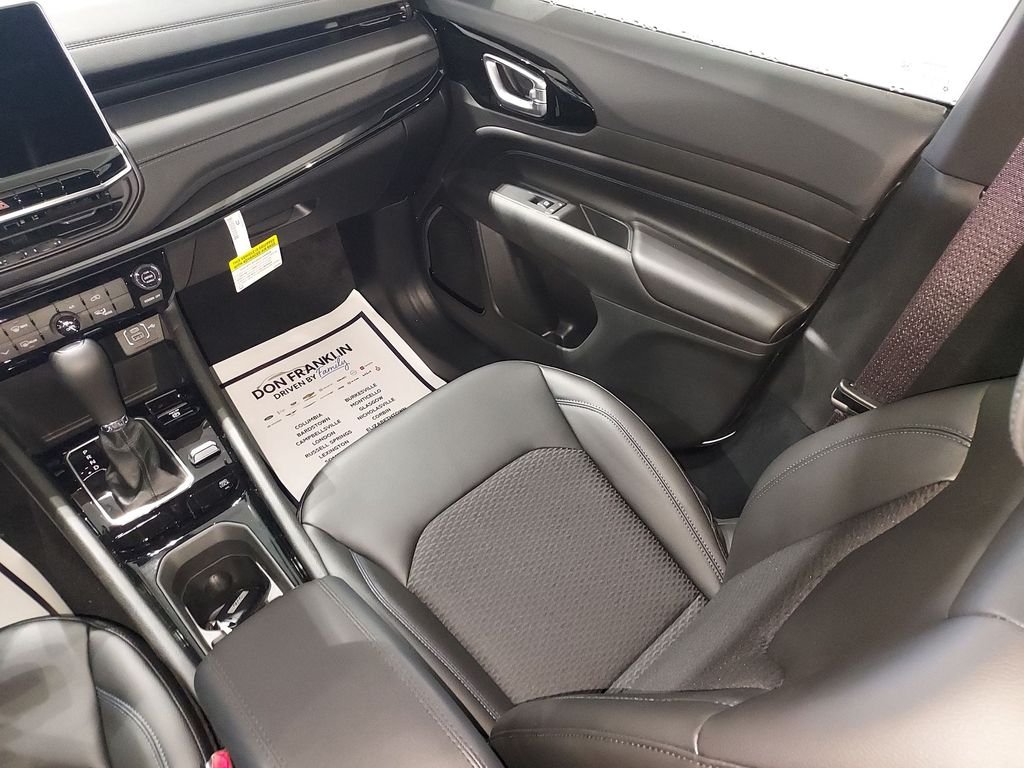 New 2026 White Jeep Latitude image 11