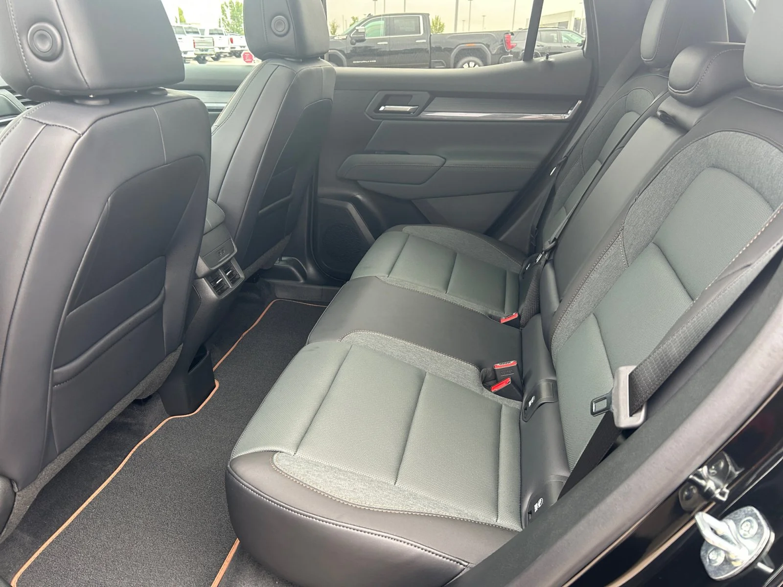 New 2027 Ebony Twilight Metallic GMC AWD AT4 image 19