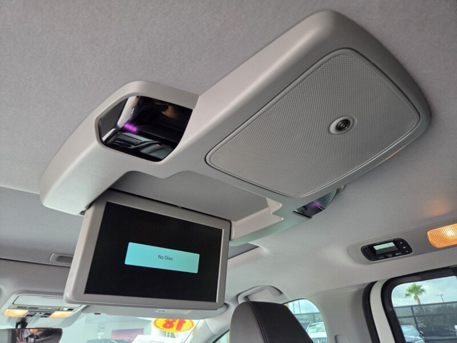 Used 2018 PEARL WHITE Honda Touring image 16