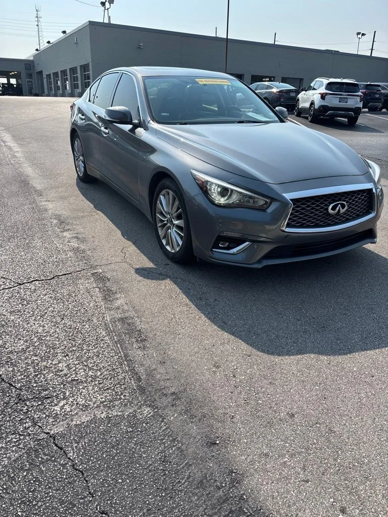 Used 2021 Graphite Shadow INFINITI 3.0t LUXE image 3