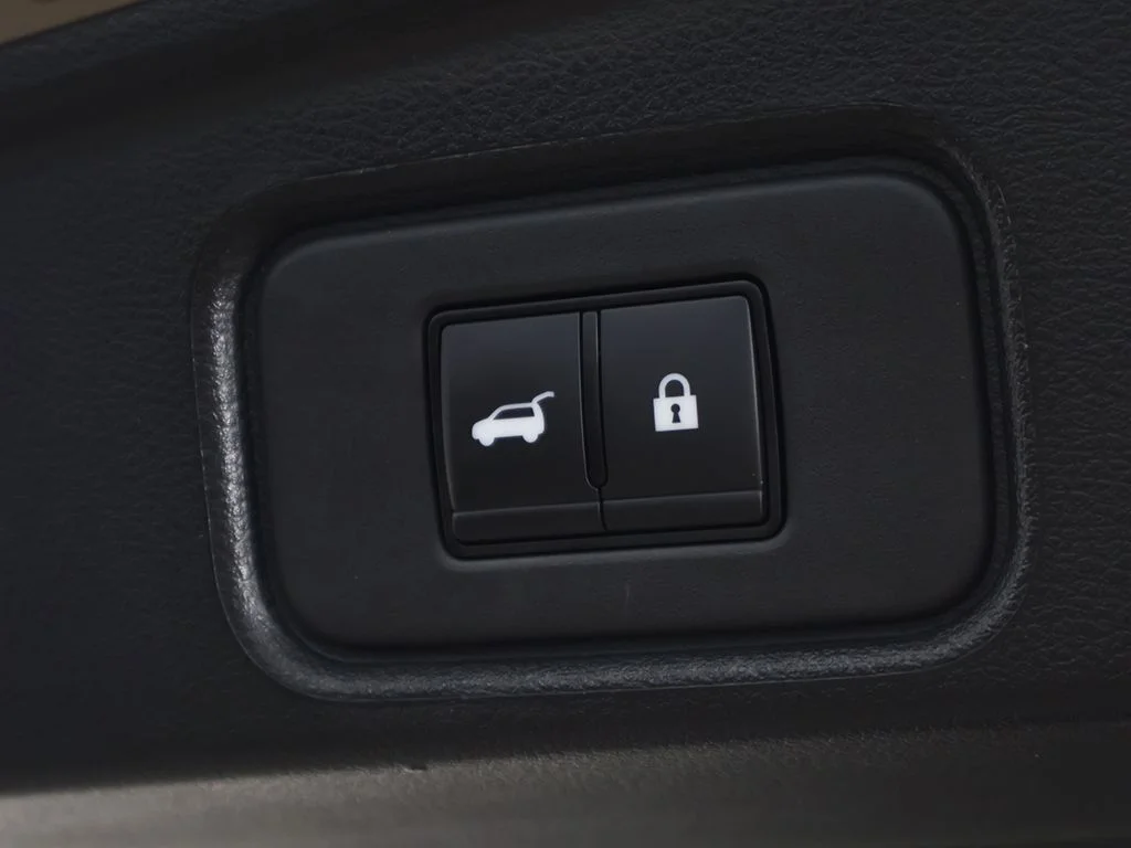 Used 2023 Beige Nissan Platinum image 67